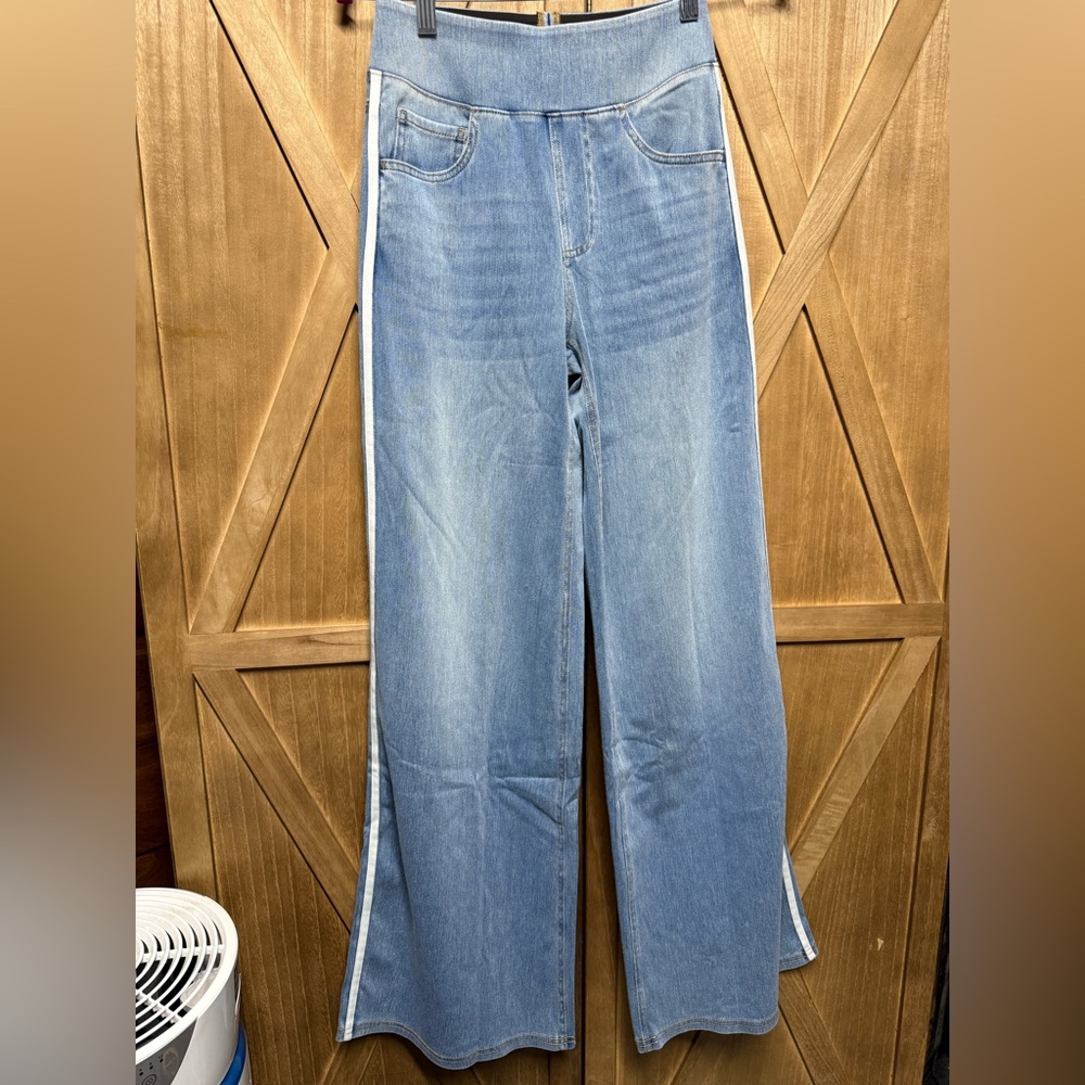 HALARA Light Blue Flare Jeans with White Stripes NWOT XS